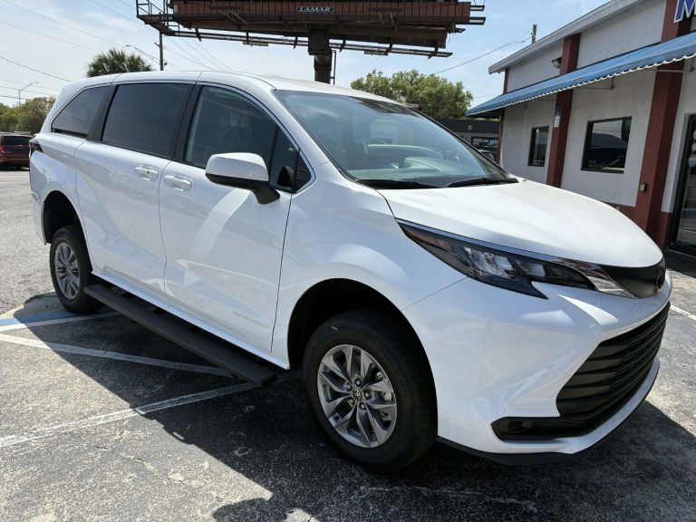 2026 Toyota Sienna SE