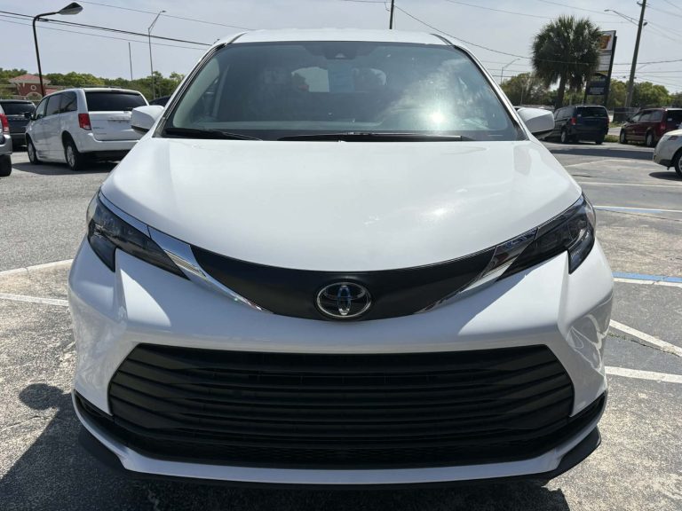 2026 Toyota Sienna SE