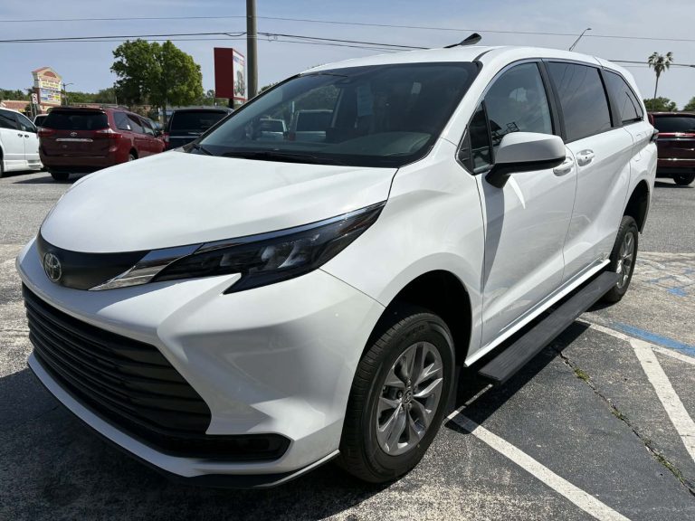 2026 Toyota Sienna SE
