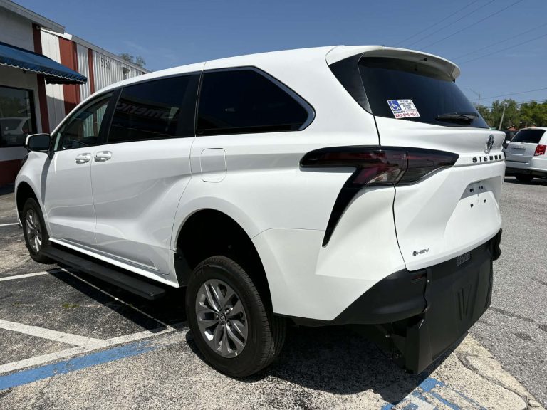 2026 Toyota Sienna SE