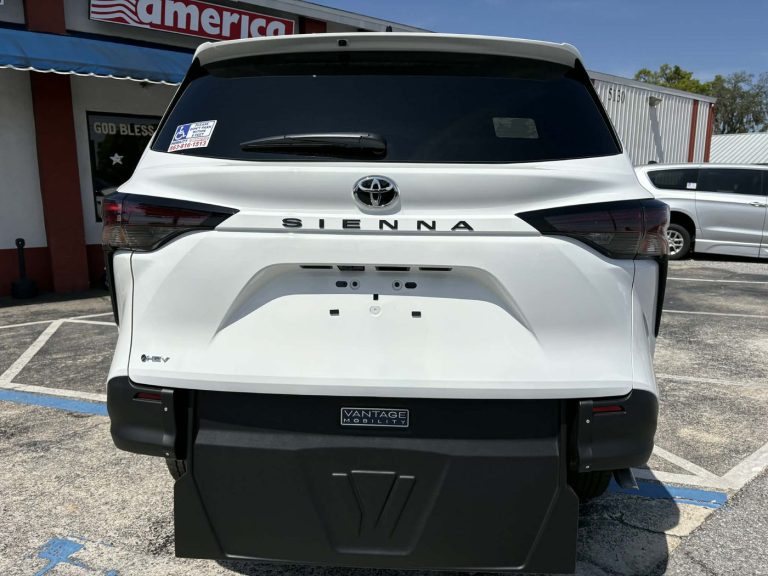 2026 Toyota Sienna SE