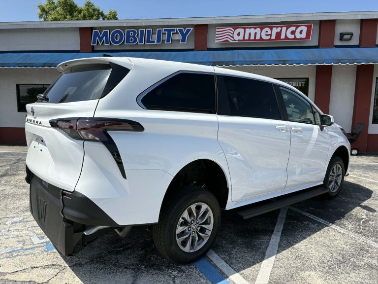 2026 Toyota Sienna SE