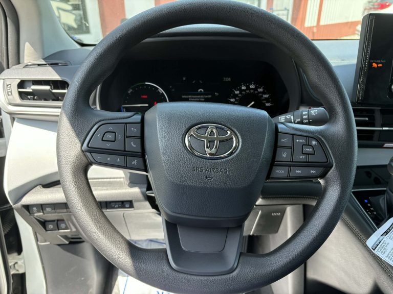 2026 Toyota Sienna SE