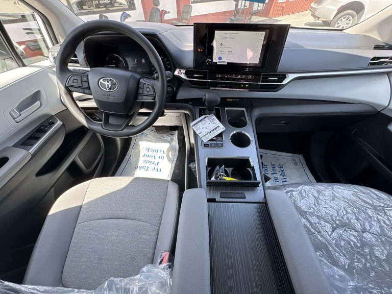 2026 Toyota Sienna SE