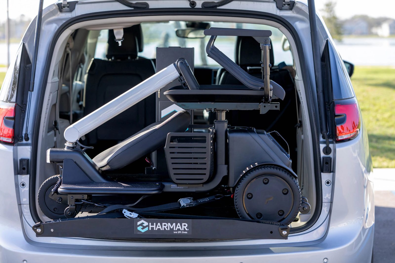 Harmar AL600 Hybrid Platform Lift - Image 6