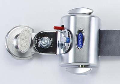 A Q'Straint QRT Deluxe self-tensioning retractor with dual tightening knobs and a foot release